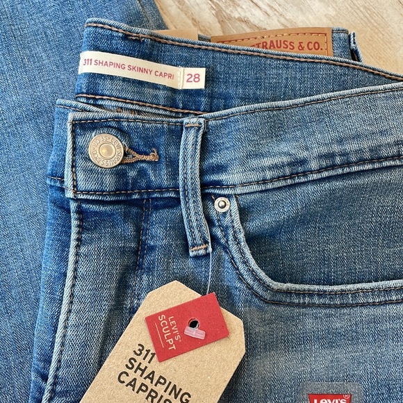 NWT Levis 311 shaping skinny capri - Picture 3 of 6